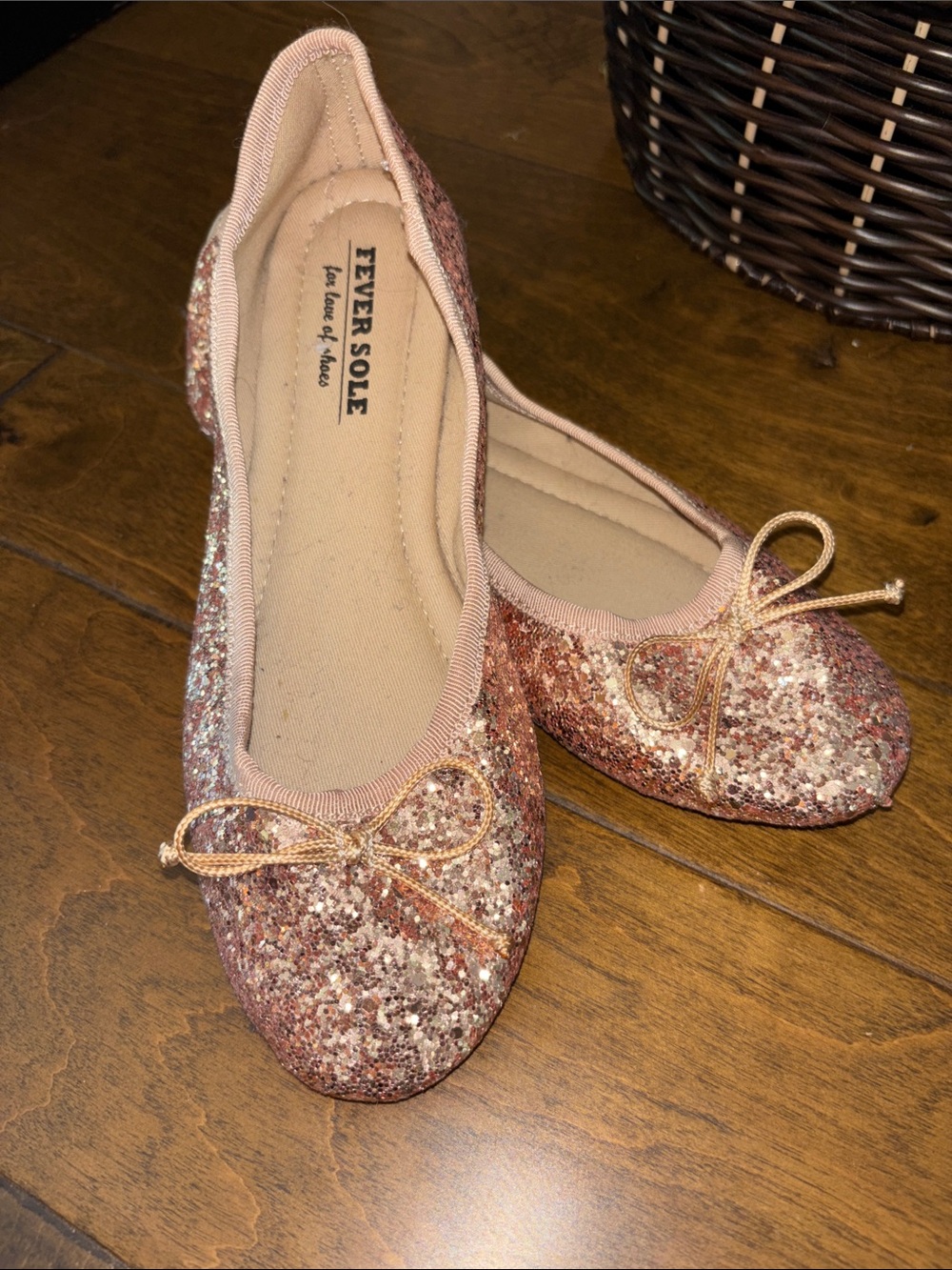 Fever Sole Women's Rose Gold Glitter Ballet Flats size 6